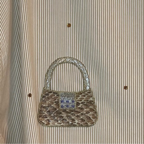 Women's Button Down Shirt with Embroidered Accessories - Picture 4 of 8